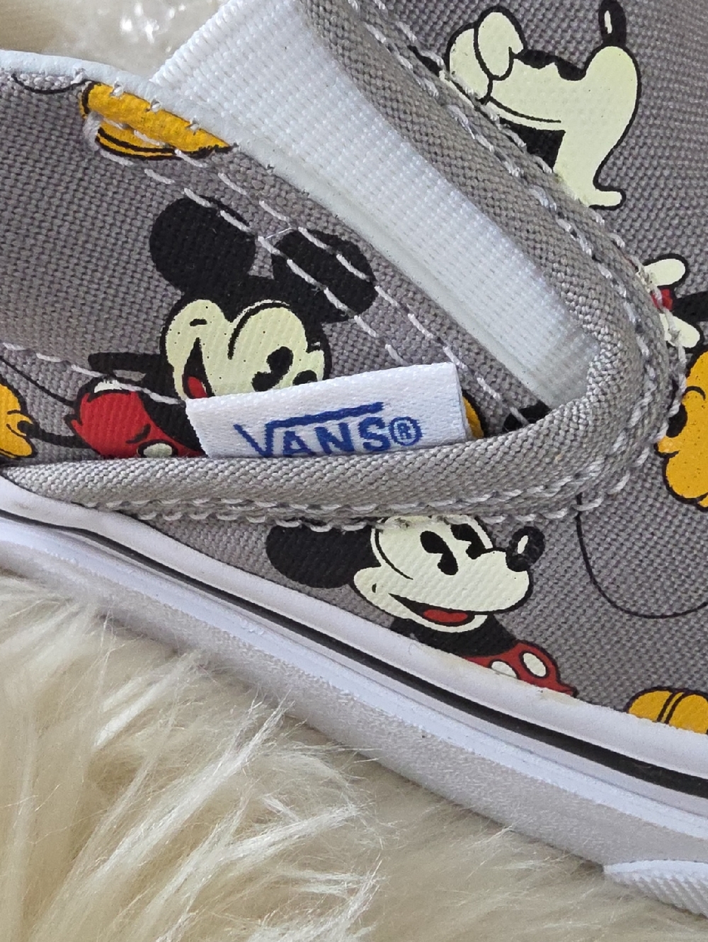 Adorable NWT IOB Disney Vans Mickey Mouse Gray Skater Slip-ons π©Άπβ€οΈ - Picture 4 of 16